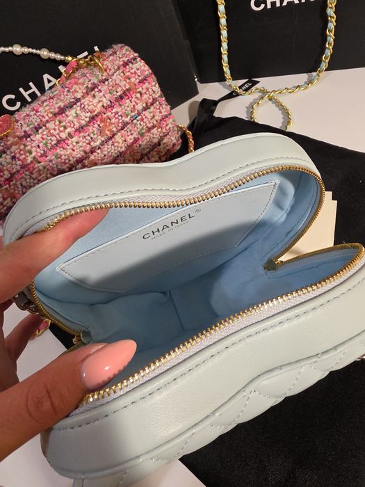 Налична чанта Chanel Heart Bag синя