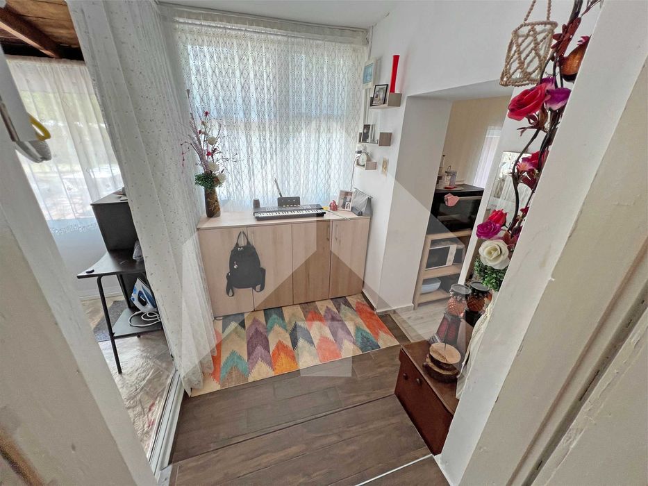 Продава еднофамилна, едноетажна къща в с. Средня (Шумен). ТОП имот!