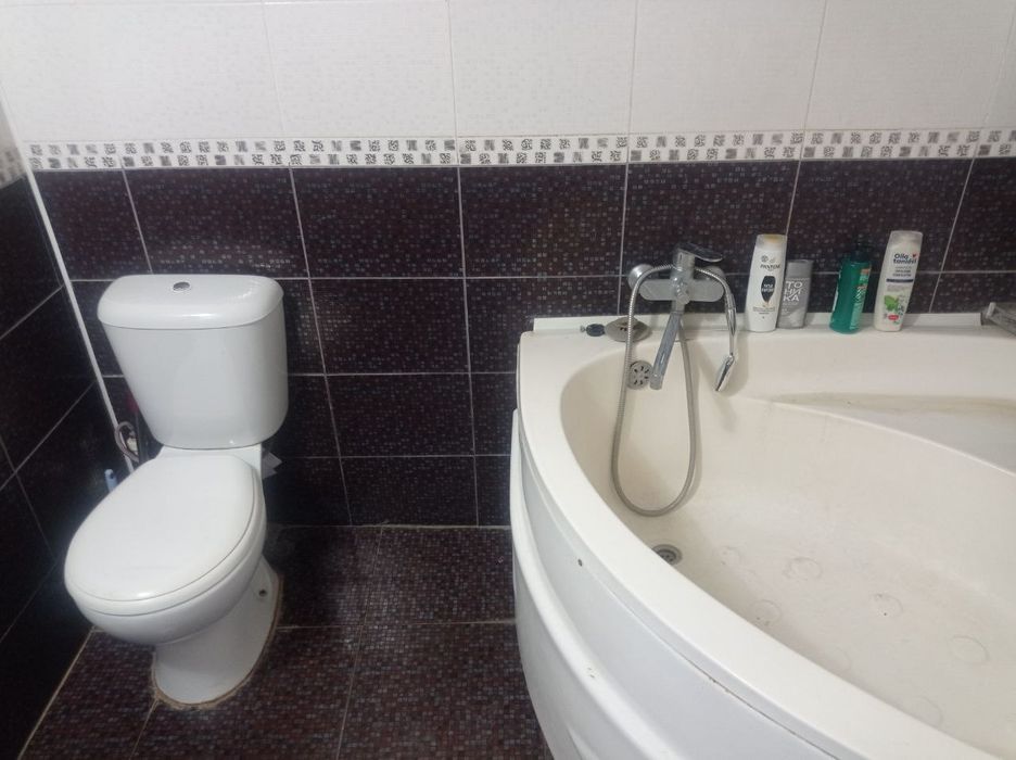 Продаётся двухэтажный дом.