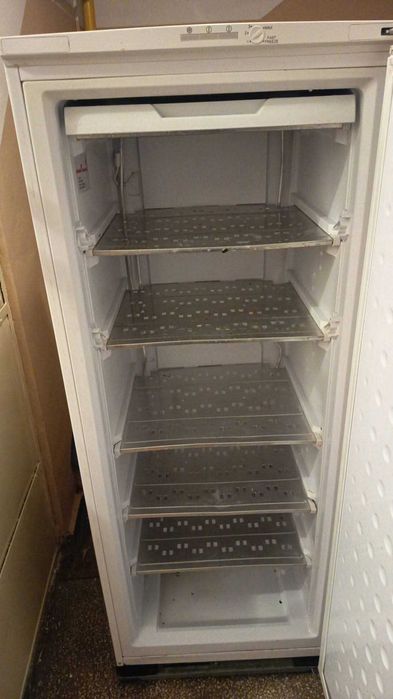 Vând congelator an stare de funcționare Brașov