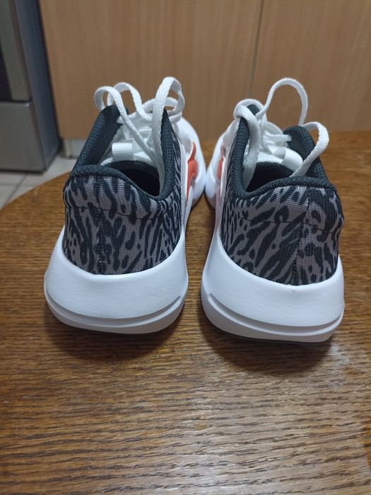 Adidași originali noi ,Nr 37,5