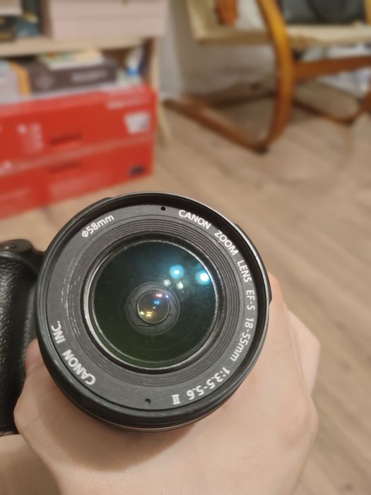 Canon EOS 60D + Obiectiv 18-55mm