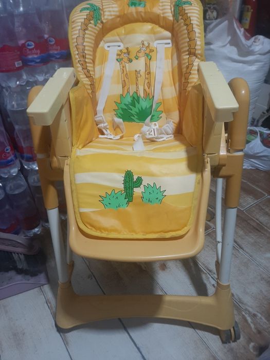 Сотилади стулчик  болалар овкатланиши учун гилдиракли кам ишлатилган