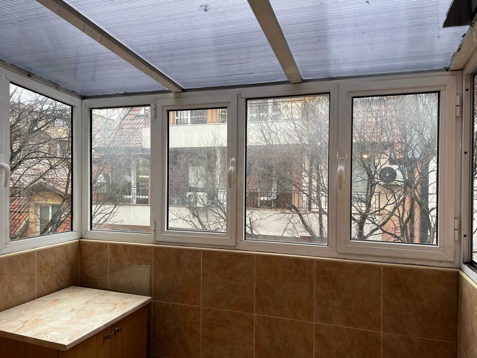 Продавам тристаен апартамент под Макдрайв