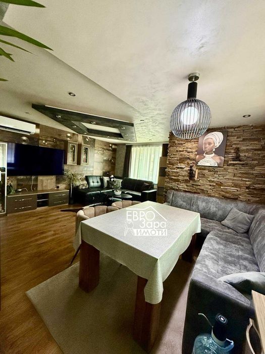 Масивна, обзаведена къща, с панорамна гледка в с.Змейово