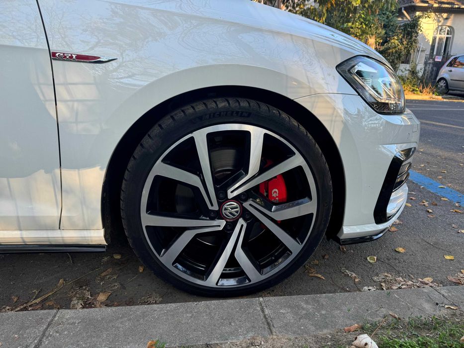 VW Golf 7.5 GTI Performance 2.0TSI DSG ACC LED DCC Navi Pano