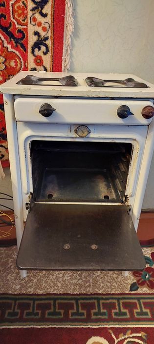 Продам газ плиту советскую в хорошем состоянии