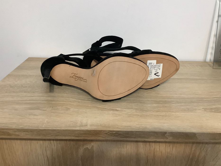 Pantofi dama toc cui, Vince Camuto, noi, nepurtati, negri, cu eticheta