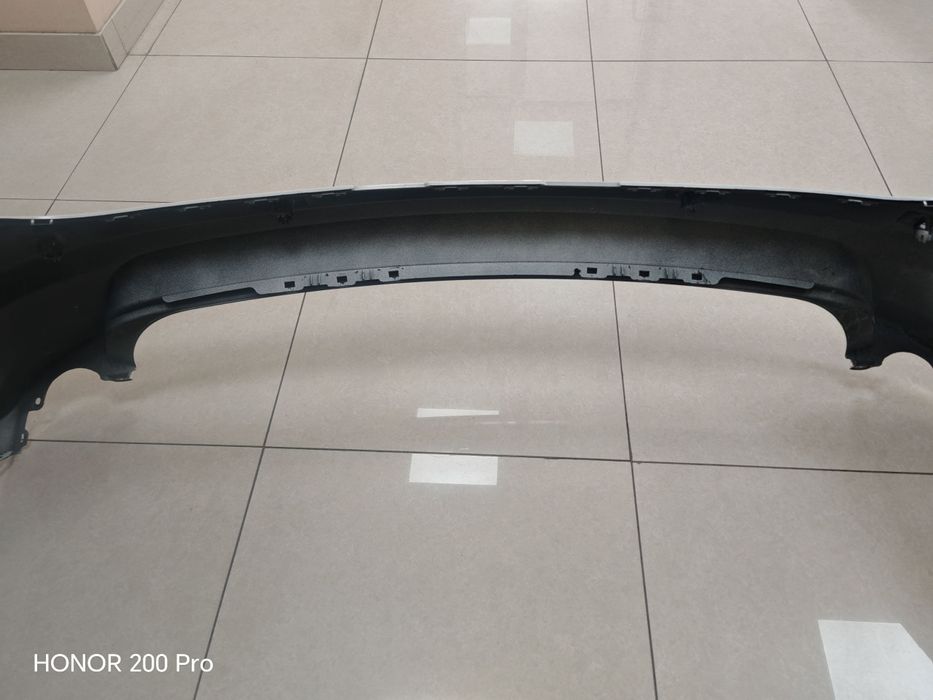 Хундай саната бампер после реставрации состояние хорошее  белого цвета