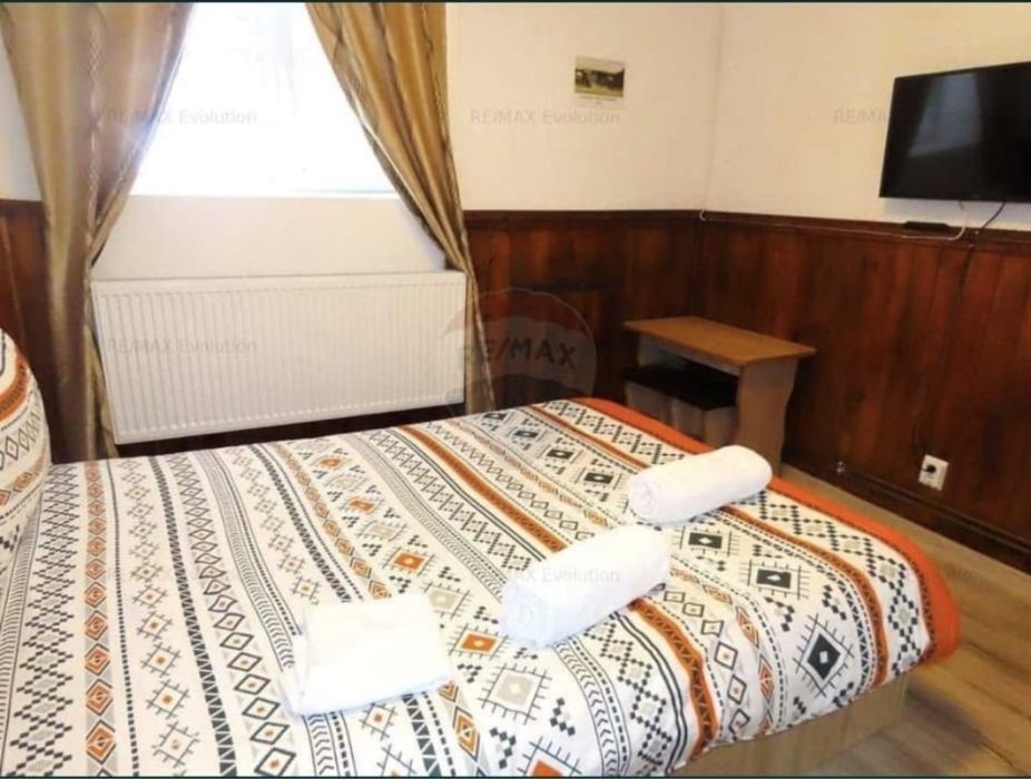 Proprietar inchiriez vila in centrul Predeal