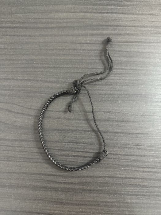 Brățară reglabilă cu șnur și bară metalică, gri