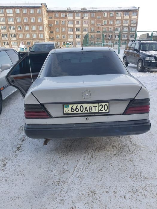 Автомобиль Мерседес