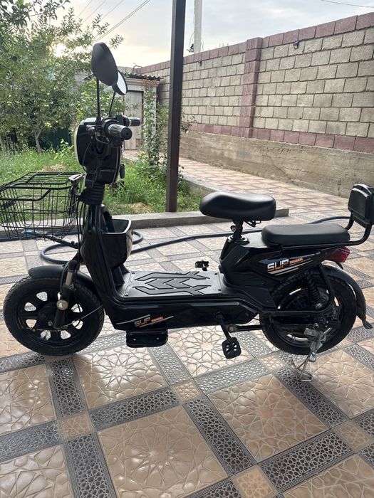 Почти новый Электроскутер