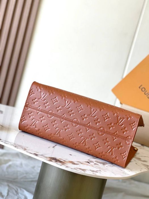 Geanta Louis Vuitton OnTheGo