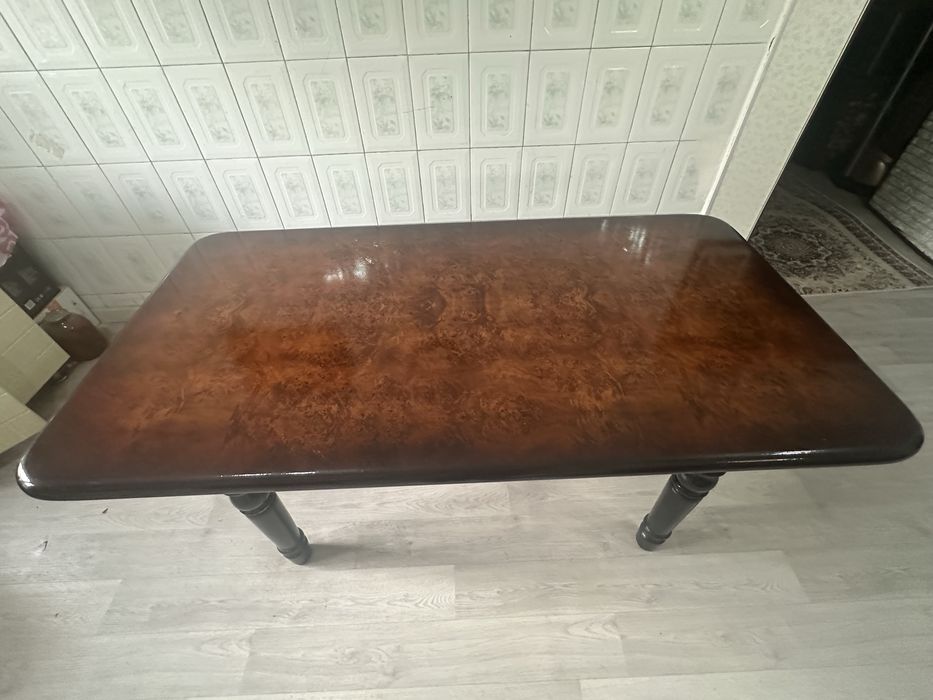 Продам стол б/у дерево