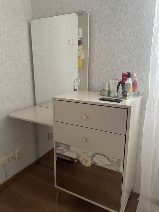 Продаю спальный гарнитур