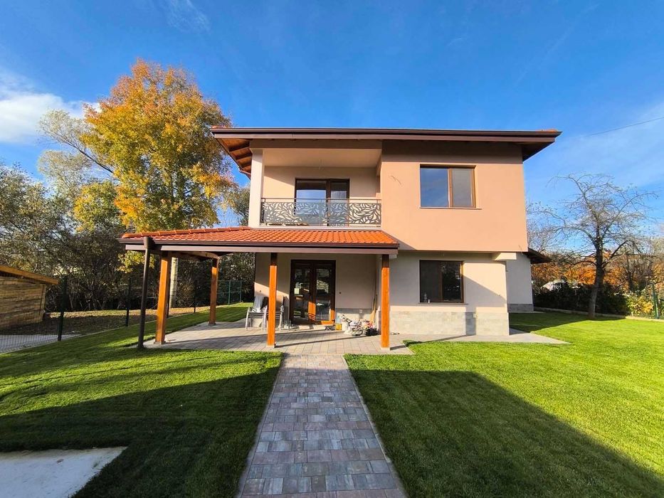 Къща в с. Драгичево, област Перник, на 17 км. от цетъра на гр. София