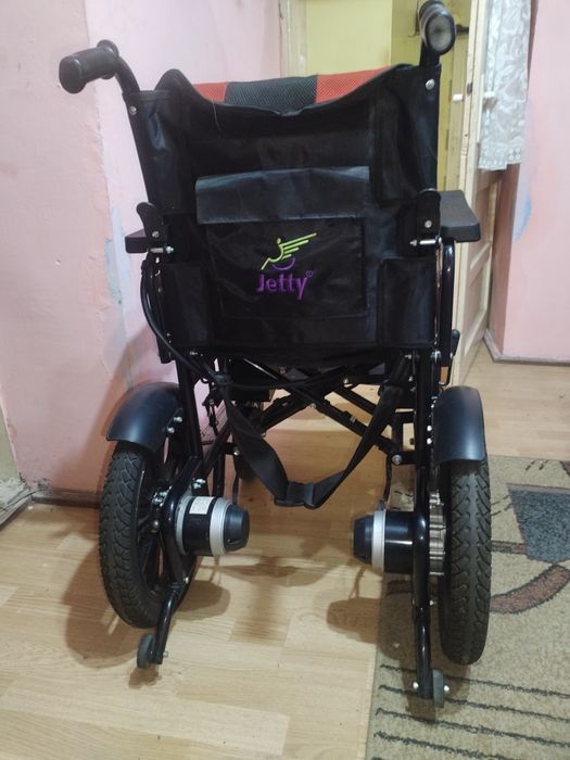 Căruț electric pentru persoane cu dizabilități