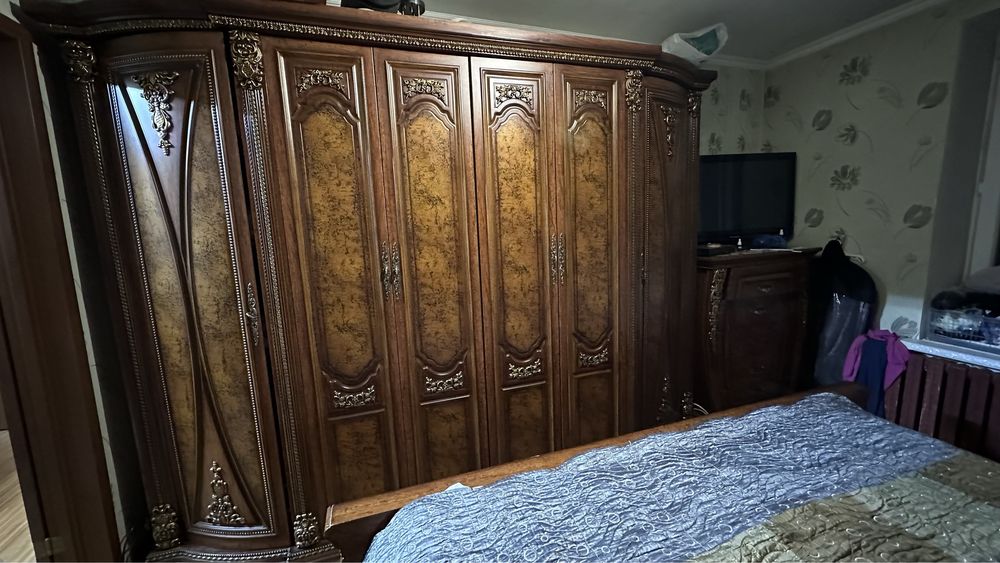 Продам спальний гарнитур.