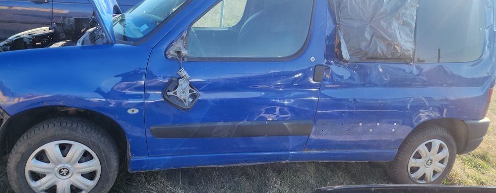 Здвеите колеги продавам пежо партнер 1.9 чис дизел здрав мотор перфект