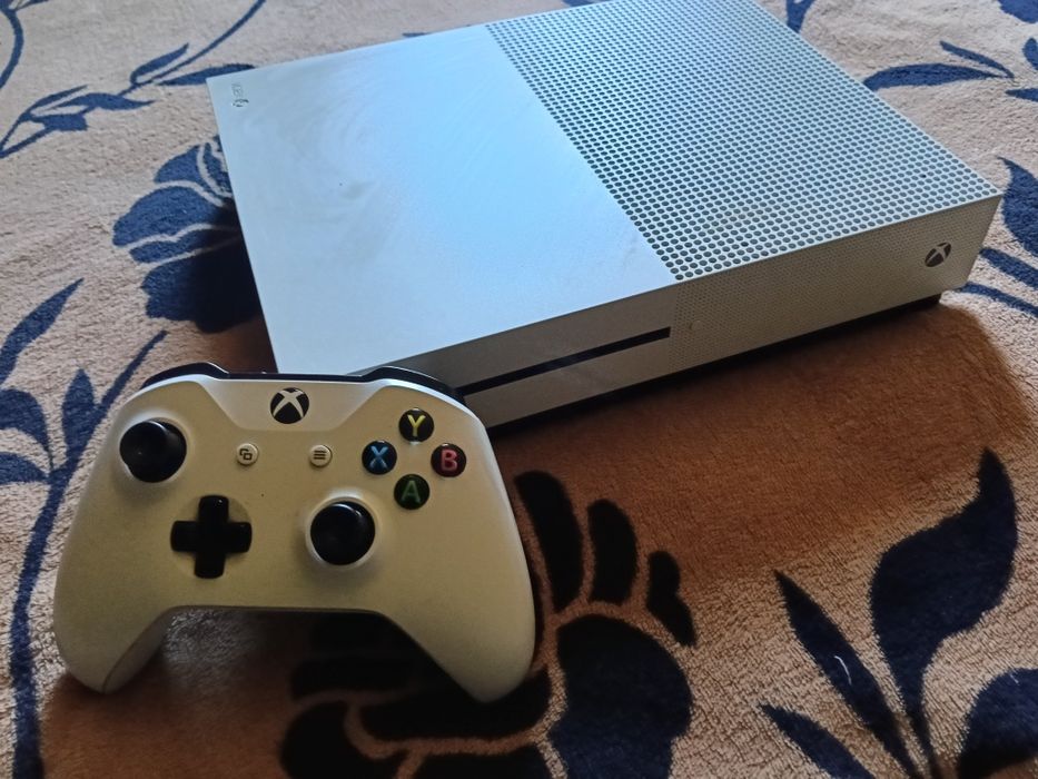 Xbox one s 1tb de GB merge foarte bine