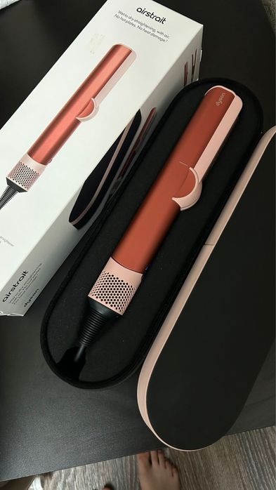 Dyson Airstrait HT01