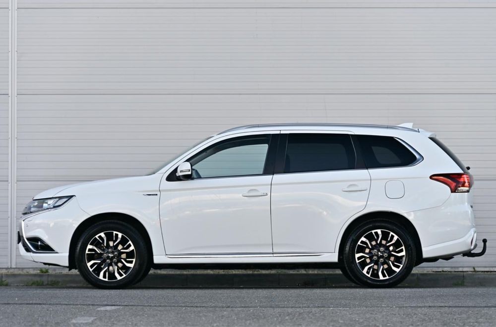 Mitsubishi Outlander 2.0 PHEV Plug In Hybrid 203 C.P. 12.2015 Euro6