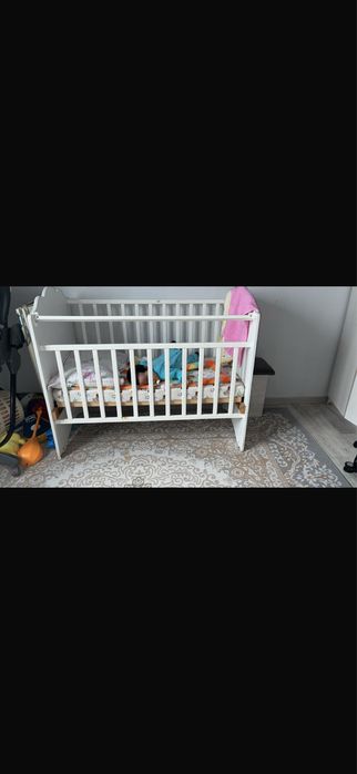 Детский кроват в белом цвете