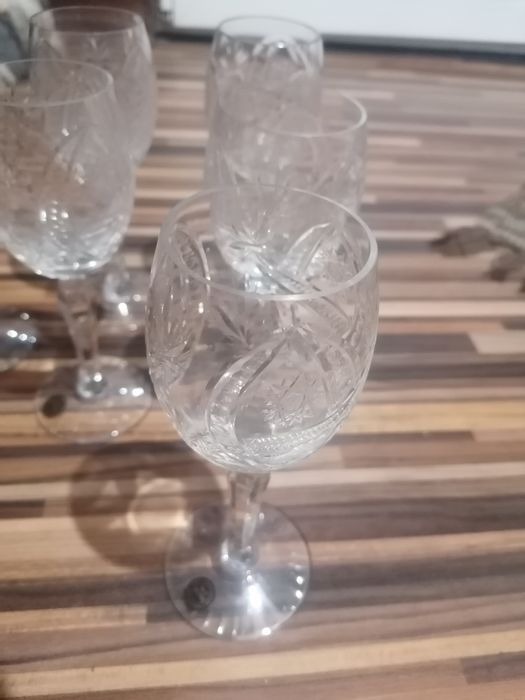 Set de pahare de cristal realizat în România, impecabile