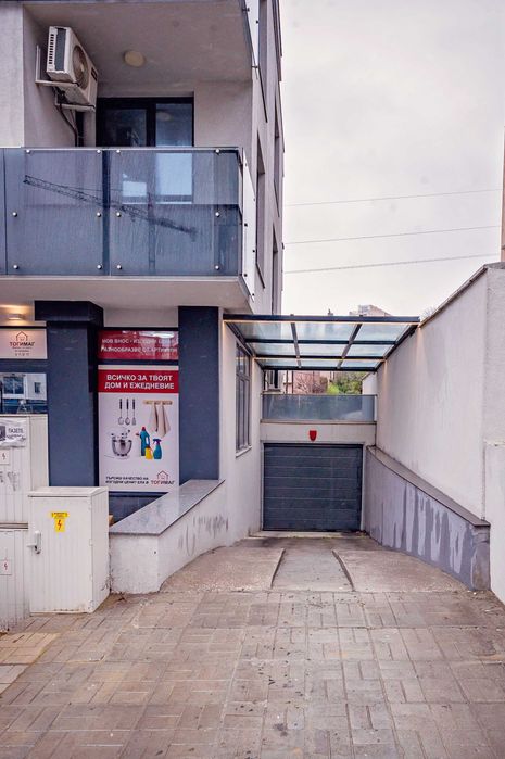 Собственик дава под Наем подземно ПАРКОМЯСТО, ул. Мир 73