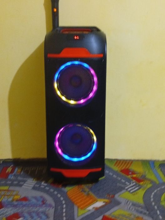 Vand boxa portabila cu roți