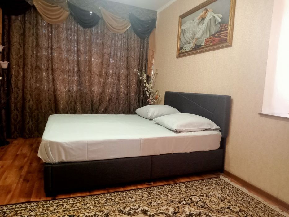 Сдаю 1кв посуточно  в 12мкр 15 дом