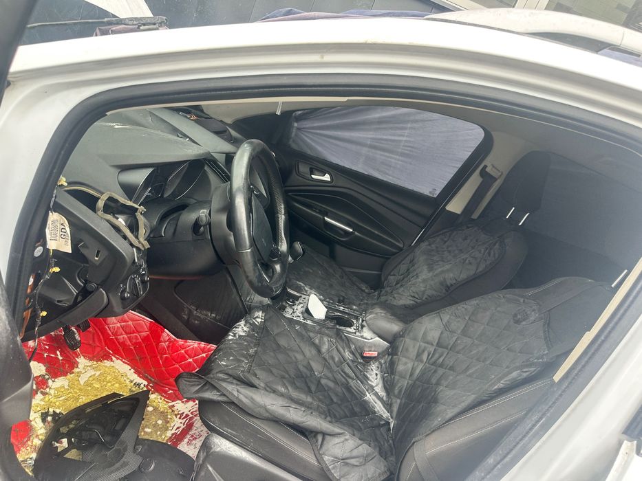 Vand Ford kuga din păcate mașina a luat foc în Germania