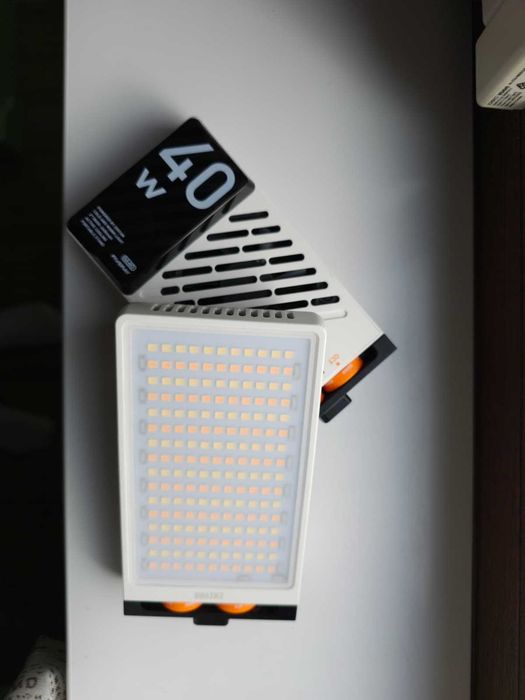 Vand 2 X lampa led Zhiyun Fiveway M40 - pentru foto - video