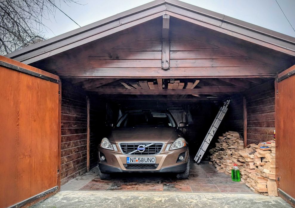 Volvo XC60 2.4 D Tractiune fata An Fabricatie 2010 Culoare Deosebita