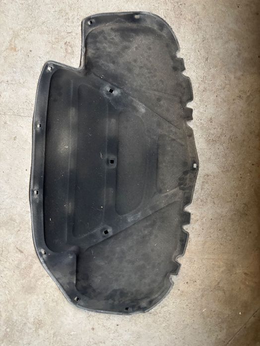 Изолация на преден капак Голф 7