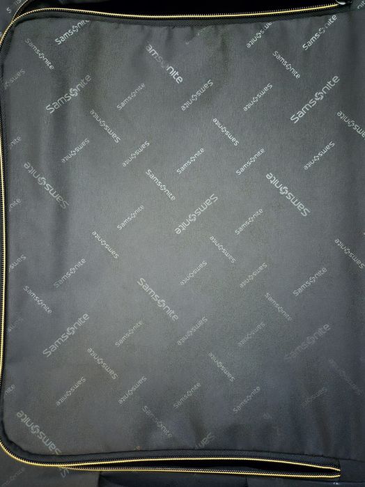 Vând troler Samsonite Essens Spinner, 55x40x20 cm, ediție Seletti