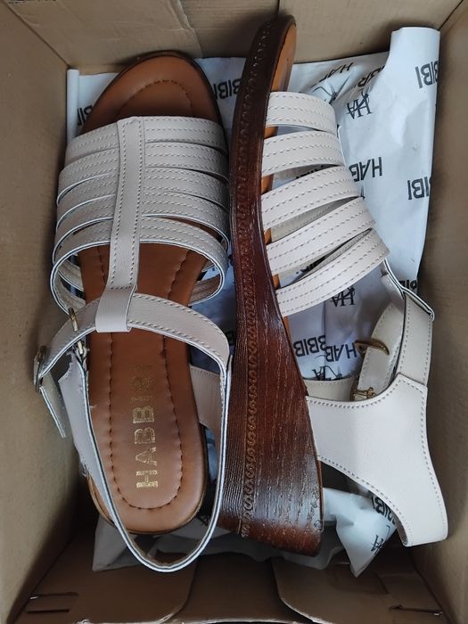 Sandale noi bej cu curele