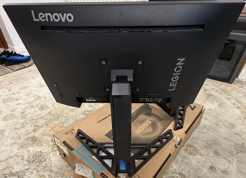 Monitoare gaming Lenovo Legion 24,5 si 27 inch
