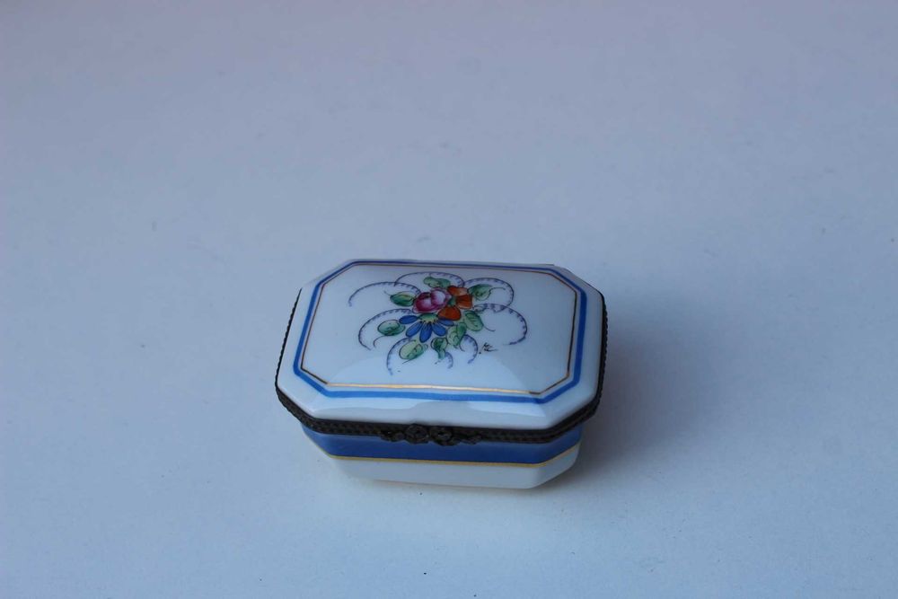 Cutie bijuterii, portelan colectie LIMOGES La Seynie Paint Main 1737