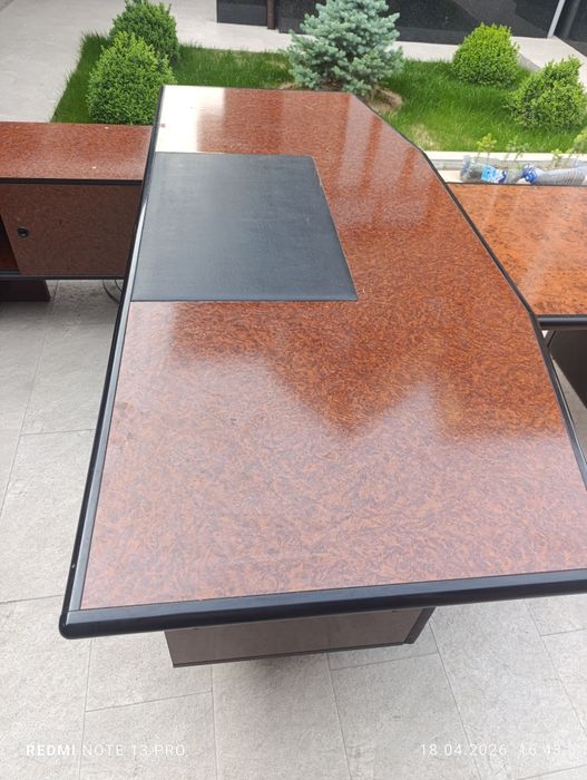 Продам директорский стол