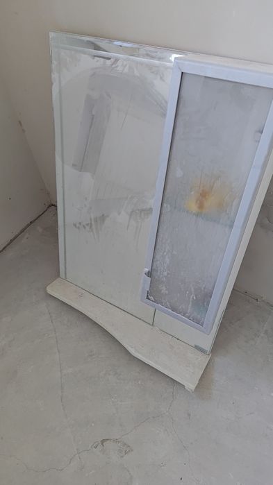Зеркало для ванной с полкой
