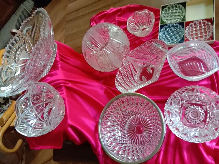 Продаю хрустальные вазы и посуду