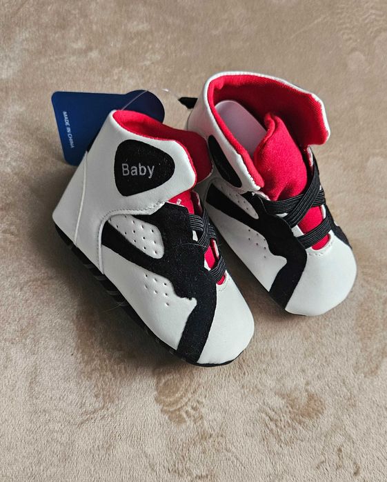 Adidasi tip sneakers, marime 13-18 luni