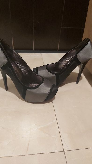 Нови обувки на ток megias