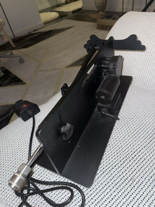 Suport metalic KiiSMITH pentru mașini – reglabil