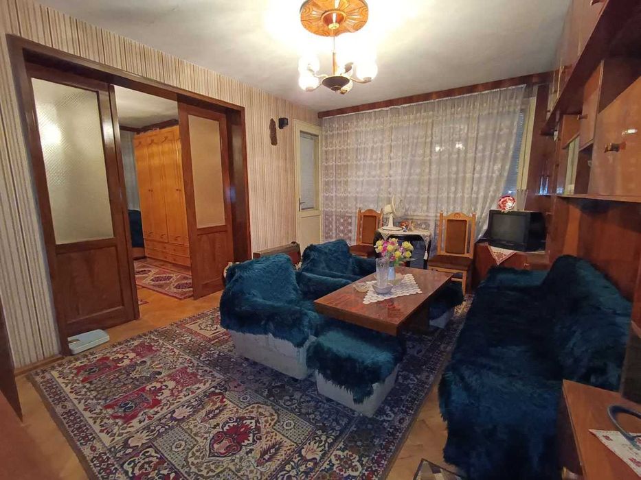 Тристаен апартамент в центъра на град Велико Търново