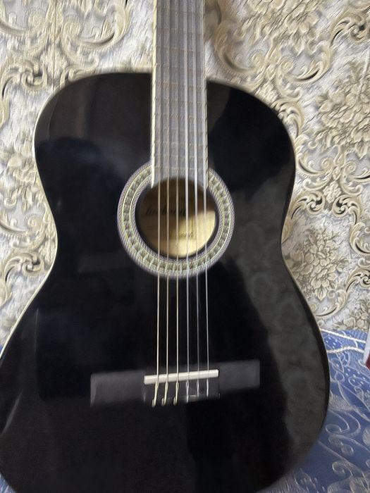 Klassik gitara sotiladi, yaxshi holatda