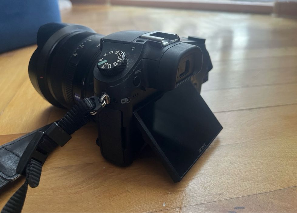 Vând aparat foto Sony Cyber-shot DSC-RX10 – stare foarte bună