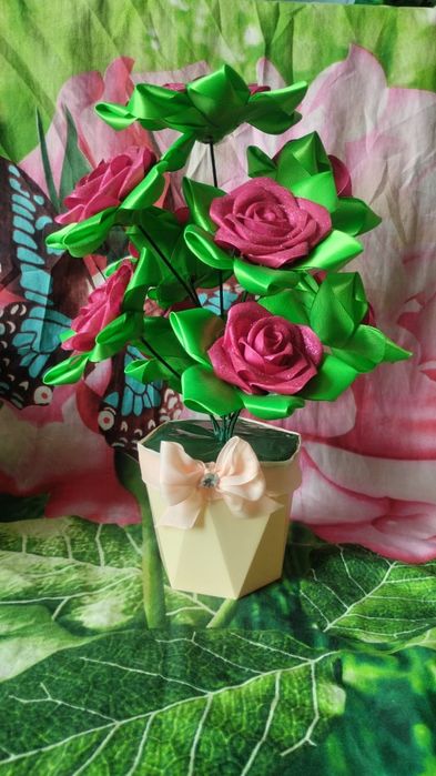 Цветы из атласных лент